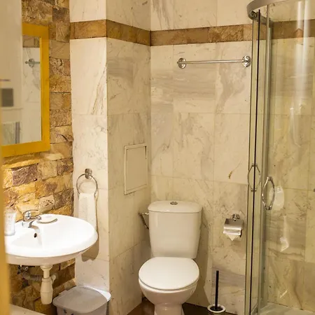 Megy's 3 Bedroom Near Ndk *