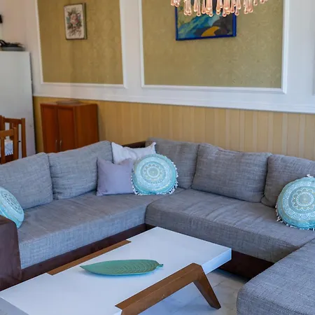 Apartament Megy's 3 Bedroom Near Ndk *