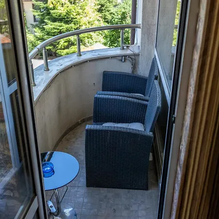 Megy's 3 Bedroom Near Ndk *