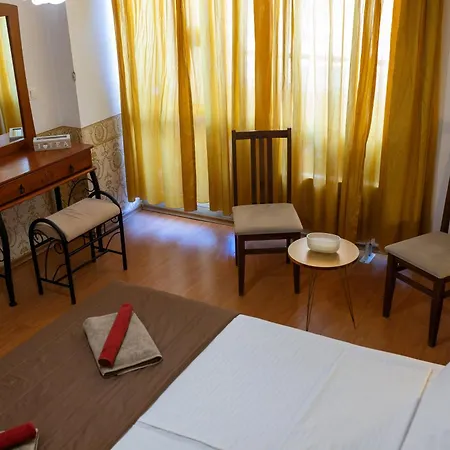 Megy's 3 Bedroom Near Ndk * Sófia