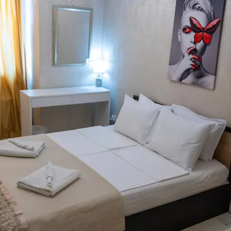 Megy's 3 Bedroom Near Ndk * Sófia