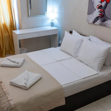 Megy's 3 Bedroom Near Ndk * Sófia