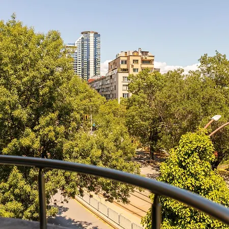 Megy's 3 Bedroom Near Ndk דירה סופיה